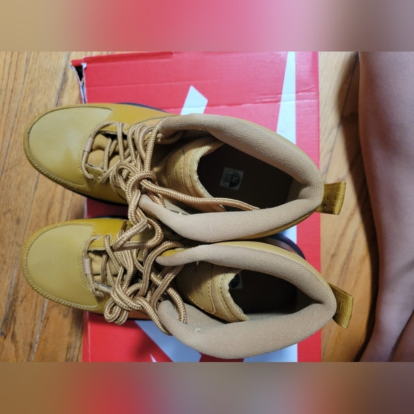 Youth 7y Nike Manoa LTR “Wheat” Leather Boots new - Picture 5 of 7